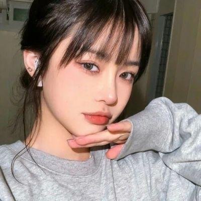 老艺术家孙女豪车代步炫富，被批炫富，一夜之间引热议